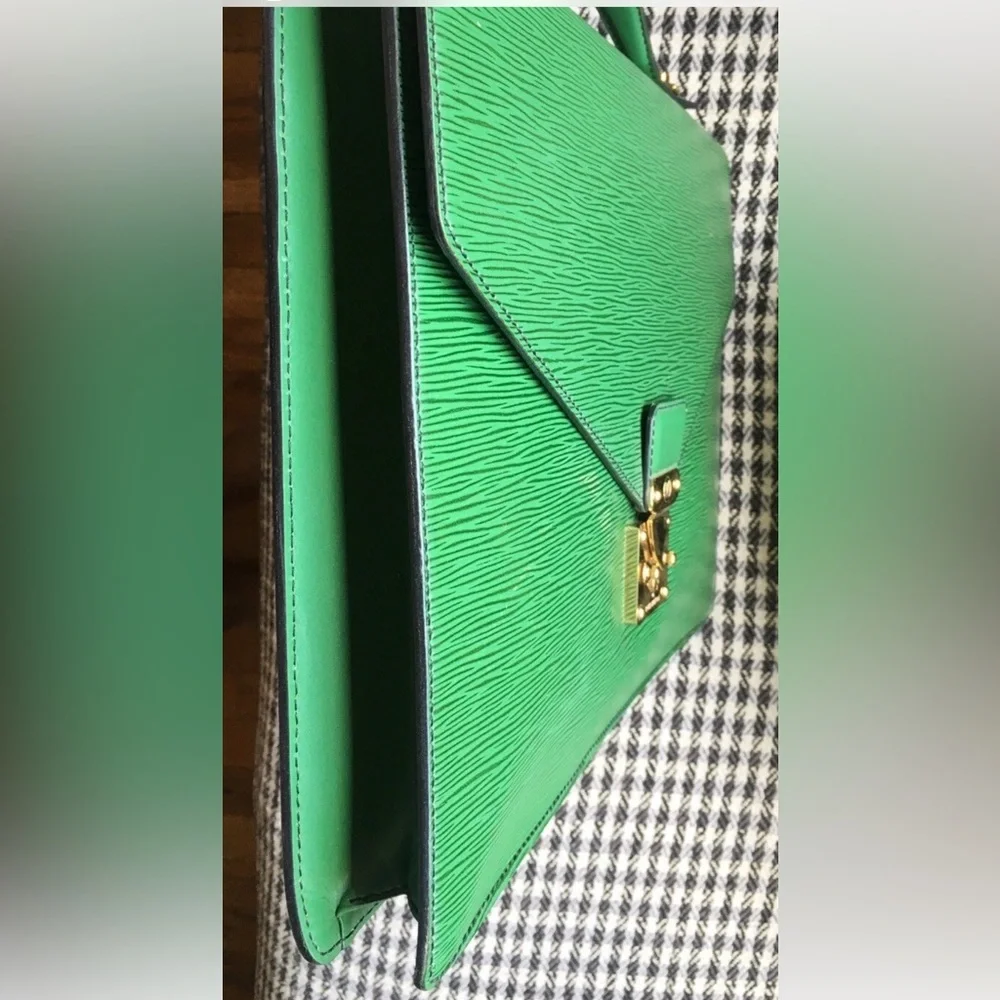 Reserved.Vintage Louis Vuitton emerald/kelly green large briefcase bag.Unisex - Picture 9 of 15